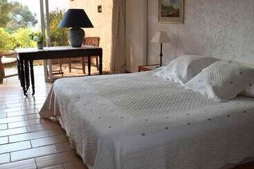 تختخواب و صبحانه The Dorn