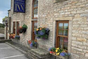 פונדק The Dog And Partridge