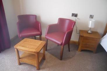 Hotelli Riverside Caravan & Camping Park