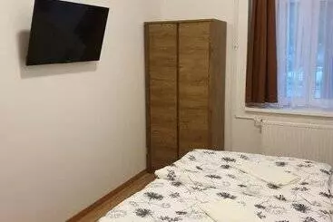 پانسیون Guest House Orczy Park