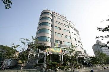 The Blue Guesthouse   Hostel