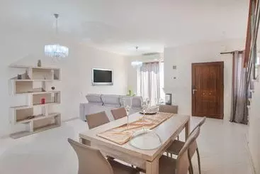 ツーリストアパートメント Villa Roxani