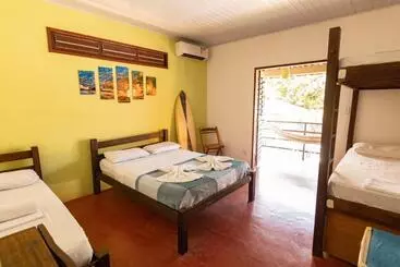 هاستل Surfcamp Arara