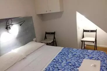 تختخواب و صبحانه Rina Rooms