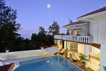 ペンション Carana Hilltop Villa
