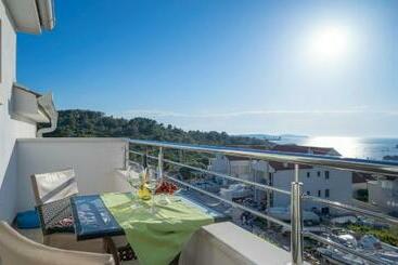 Turista apartmanok Villa Fio   Hvar