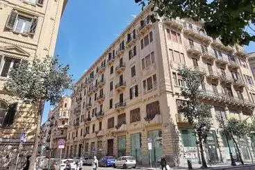 تختخواب و صبحانه Liberty Palace