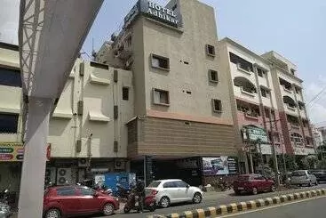 Iroomz Hotel Adhikar