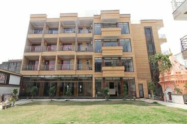 Jjk Rukmini Vilas Hotel & Banquet By Oyo Rooms