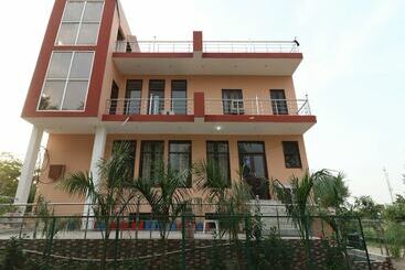 فندق Lakshya Palace By Oyo Rooms