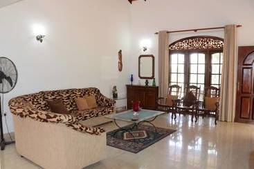 مبيت وإفطار Gondolas Holiday Lanka