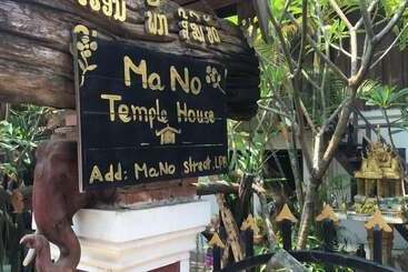 پانسیون Manotemple House