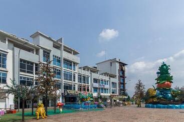 OYO 763 Tazara Hotel