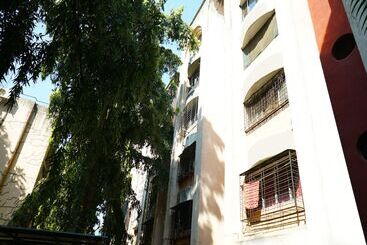 Hotel 10 Blossoms Service Apartments By Oyo Rooms