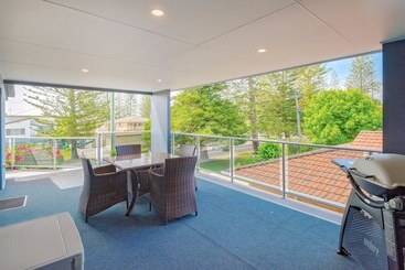 דירות לתיירים Adrift Apartments