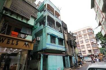 هتل Oyo 16600 Ken Guest House 2