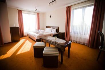 ペンション Cedrowy Dworek