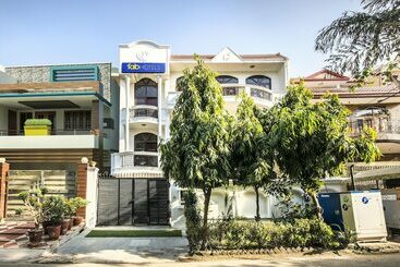 Hotel Fabexpress Ivy Inn