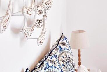 פנסיון Lithos Luxury Rooms