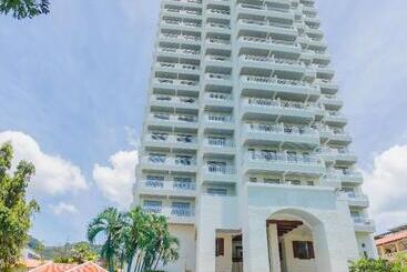 בית מלון כפרי Waterfront Suites Phuket By Centara