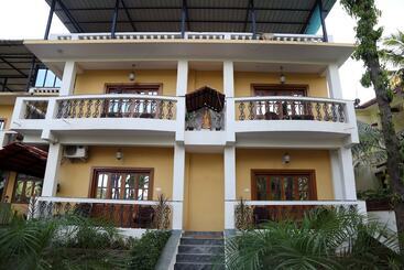 Hotelli Sky Light Royal Stay