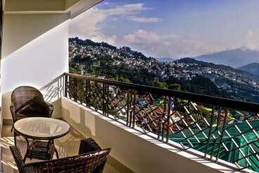 ホテル Jain Group Royal Orchid & Spa