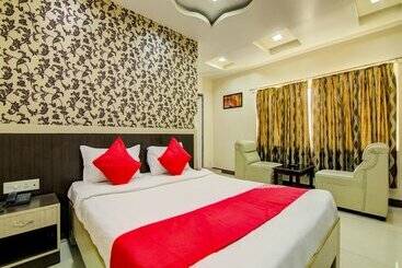هتل Ruchi By Oyo Rooms