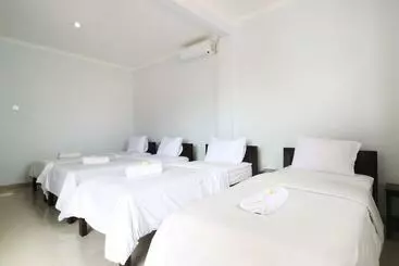 Pensionat The Wina Echo Beach Guest House