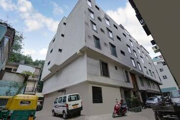 Staybook Hotel Nitya Maharani Free Airport Pickup