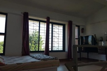 Отель Walnut Villa