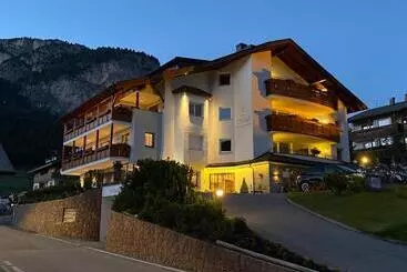 هتل آپارتمان Garni Hotel Mezdi