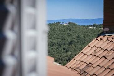 بنسيون Mirakul Residence In A Cute Historic Town