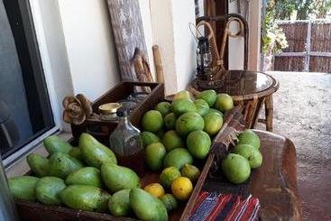 Bahay Isla Inn Hostel Puerto Galera