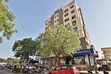 هتل President Inn By Sky Stays