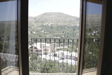 בית מלון כפרי The Lodge Inn