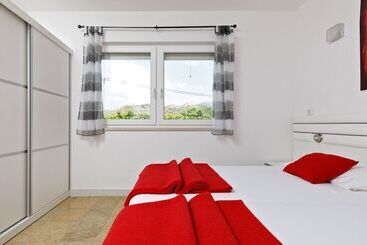 Ark Beach Apartments