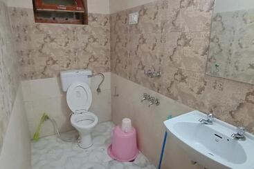 Hotel Purnima Guest House Manali