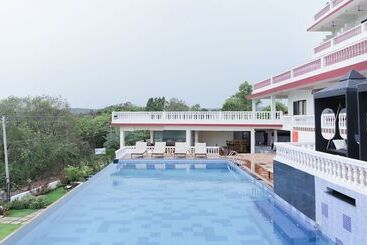 Hotelli Treebo Aarya Boulevard