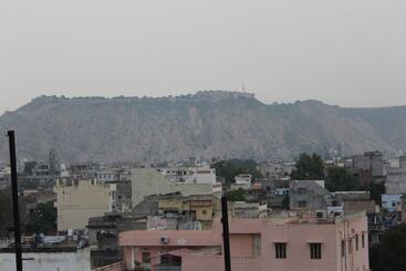 تختخواب و صبحانه Haveli Kalwara   A Heritage