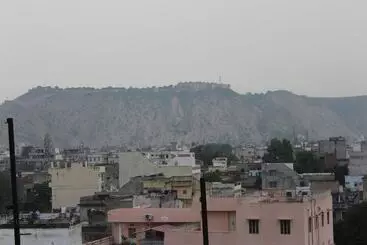 ベッドアンドブレックファースト Haveli Kalwara   A Heritage