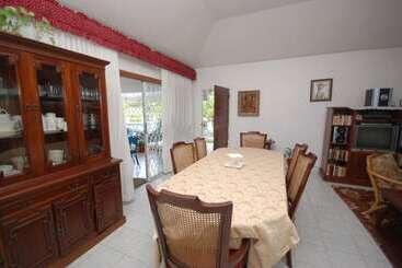 آپارتمانهای توریستها Cindys Villa