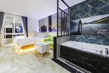 בית מלון כפרי Bentley Business