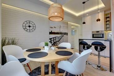 관광객 아파트 Lion Apartments   Nemo Family House 3 Min From The Beach