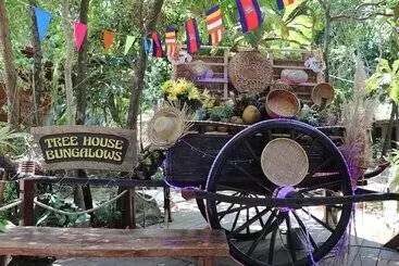 Hotelli Tree House Bungalows