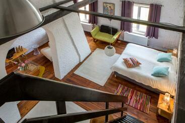 Bed and Breakfast Les Greniers De Madelgaire