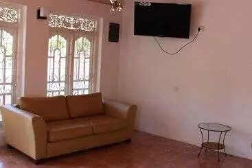 Hotel Traveller's Lodge