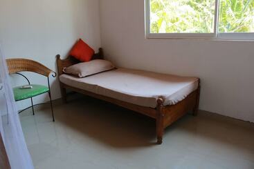 Hotel Traveller's Lodge