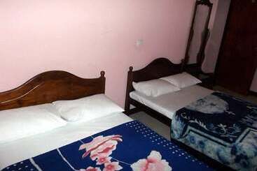 פנסיון Thuvaraga Rest