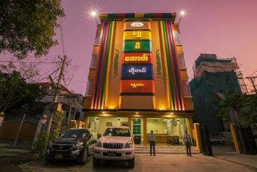 هتل Golden Gumkino  Mandalay