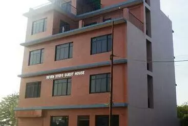 هتل Seven Steps Guest House